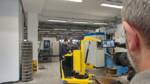 Flex Lifting Gru contrappesata al lavoro per FRM Firenze